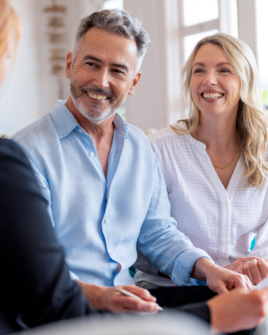 A couple consults Amerant about International Investment Services.