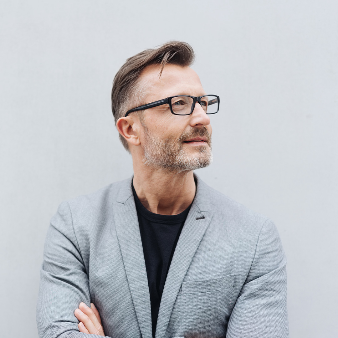 An investor considering Amerant's Retirement Planning Services.