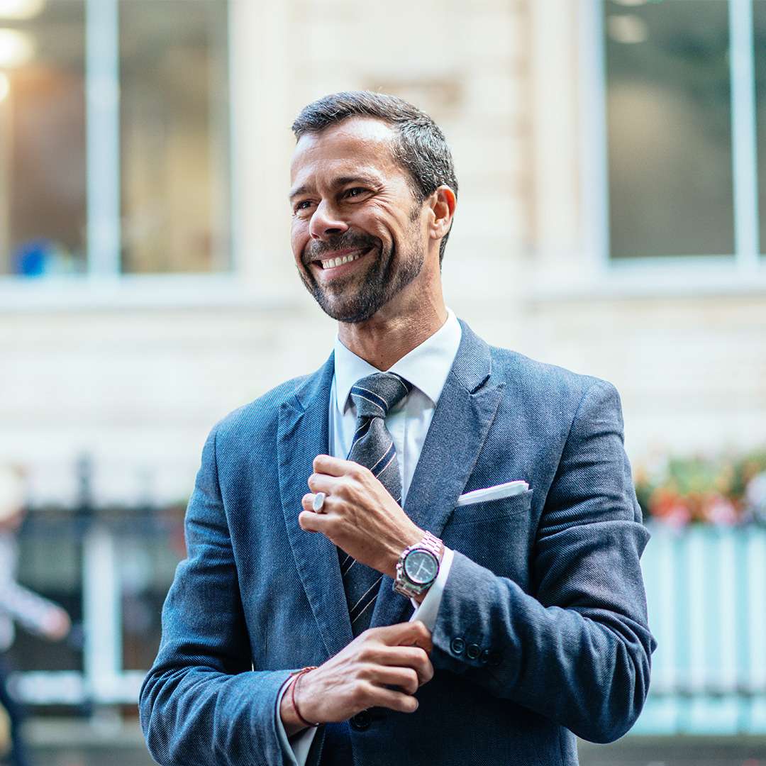A business owner greets Amerant customers.