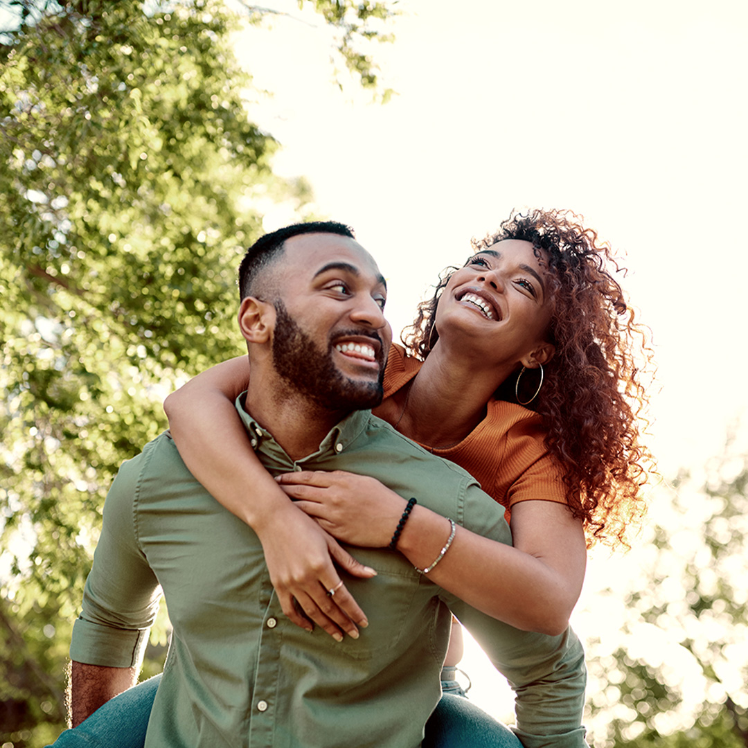 A happy couple enjoying the benefits of Amerant's Personal Saving services.