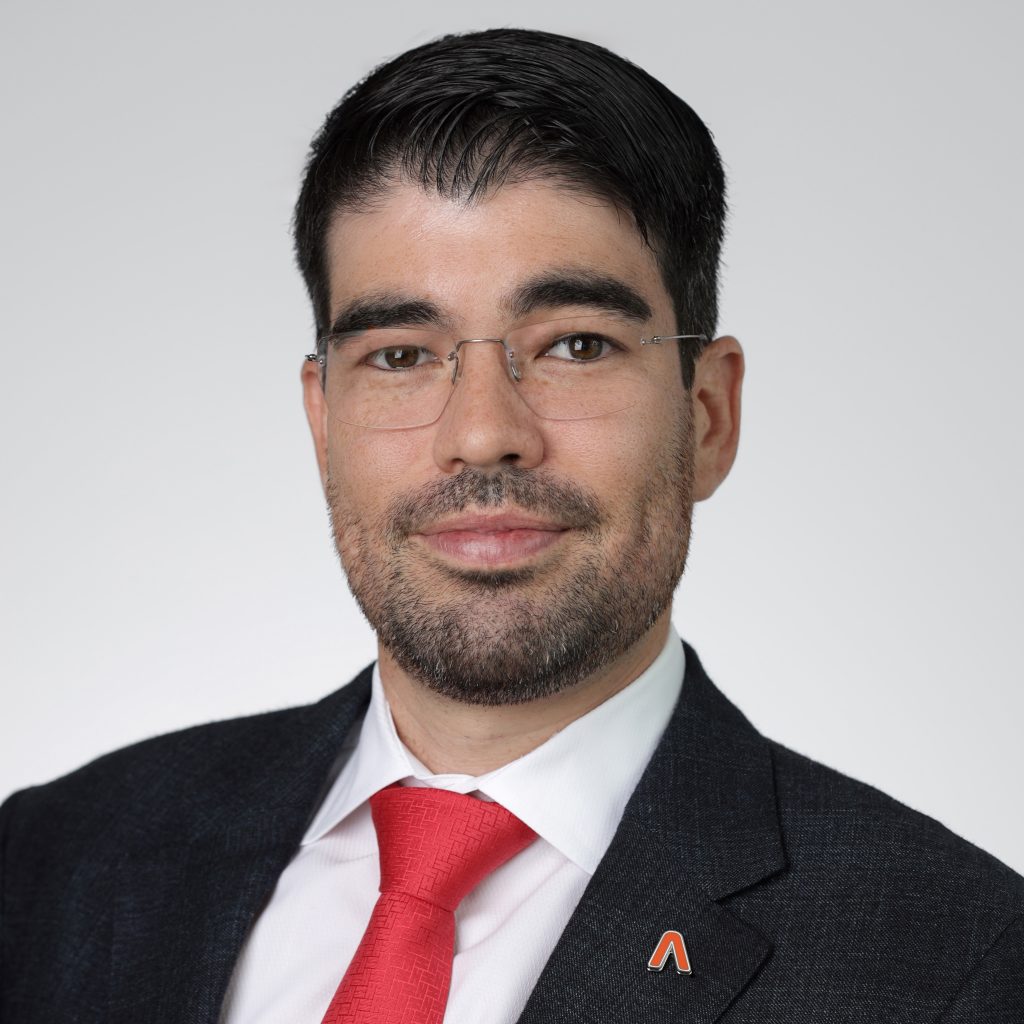 Sebastian Gomez is the Vice President, Wealth Management Advisor II